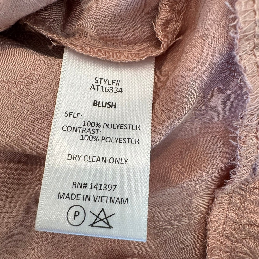 ASTR The Label Ruffled Hem Blouse Blush Pink Floral Jacquard VNeck AT16334 Small - Picture 7 of 9